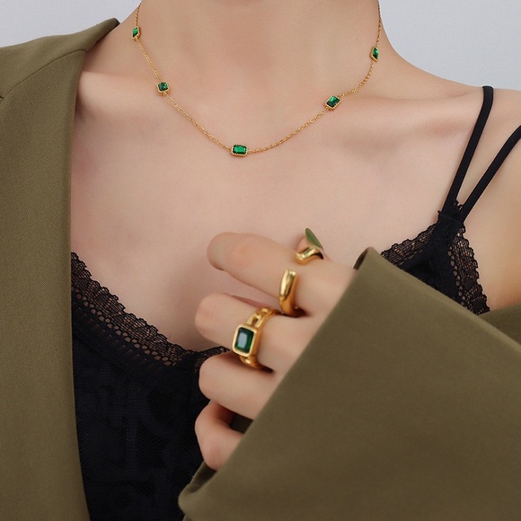 NEW💎18K Gold Plated Green Emerald Necklace*Dainty Necklace*Baguette Necklace - Picture 5 of 6